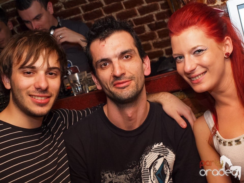 Dacă e joi, e Holsten Party în Escape!, 