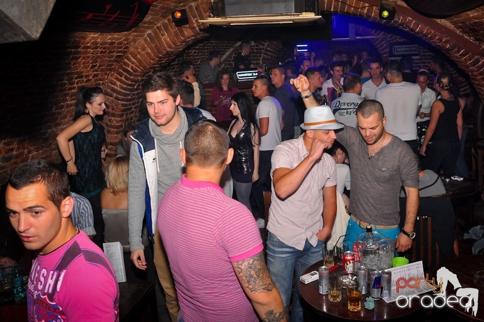 Dacă e joi, e party în Escape, 