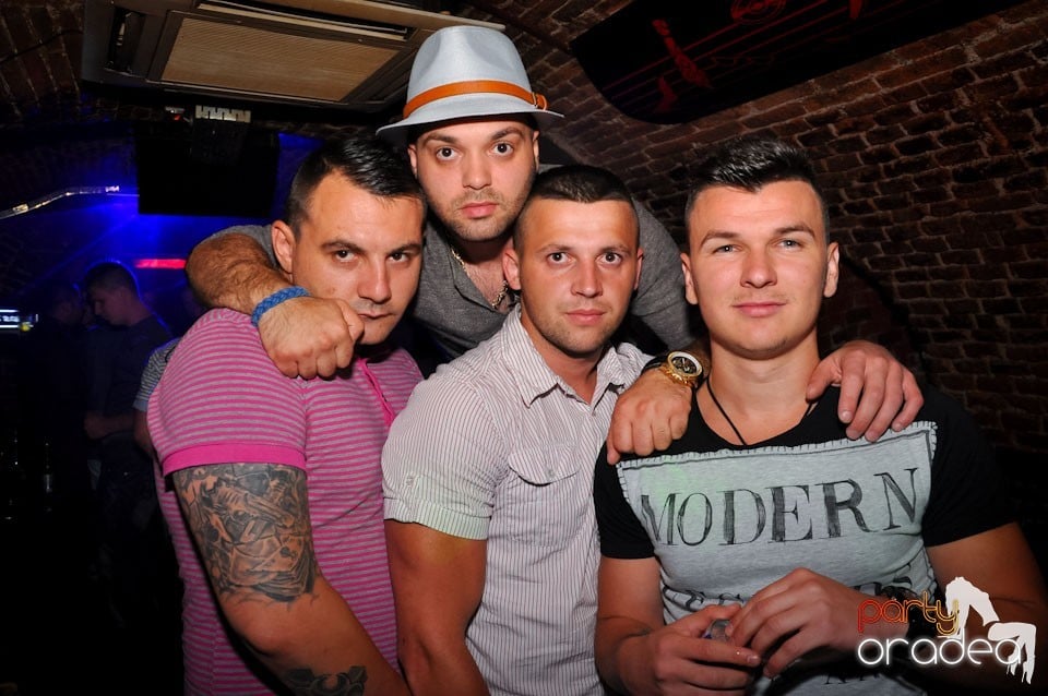 Dacă e joi, e party în Escape, 