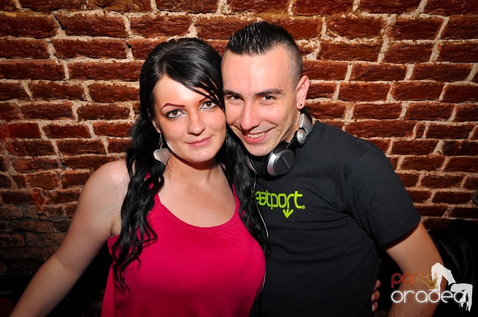 Dacă e joi, e party în Escape, 