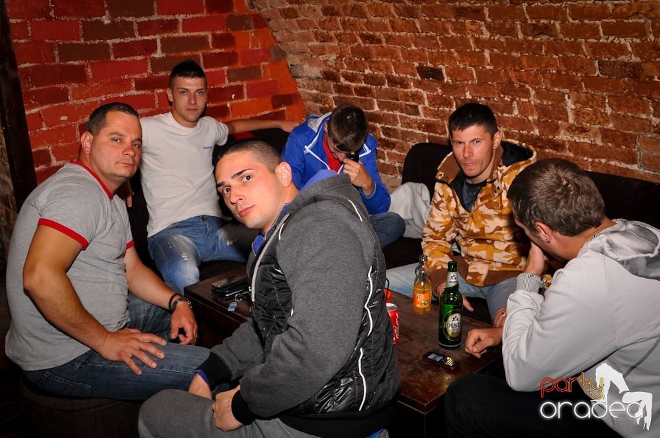 Dacă e joi, e party în Escape, 