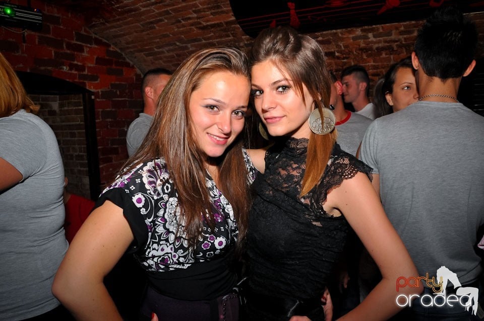 Dacă e joi, e party în Escape, 