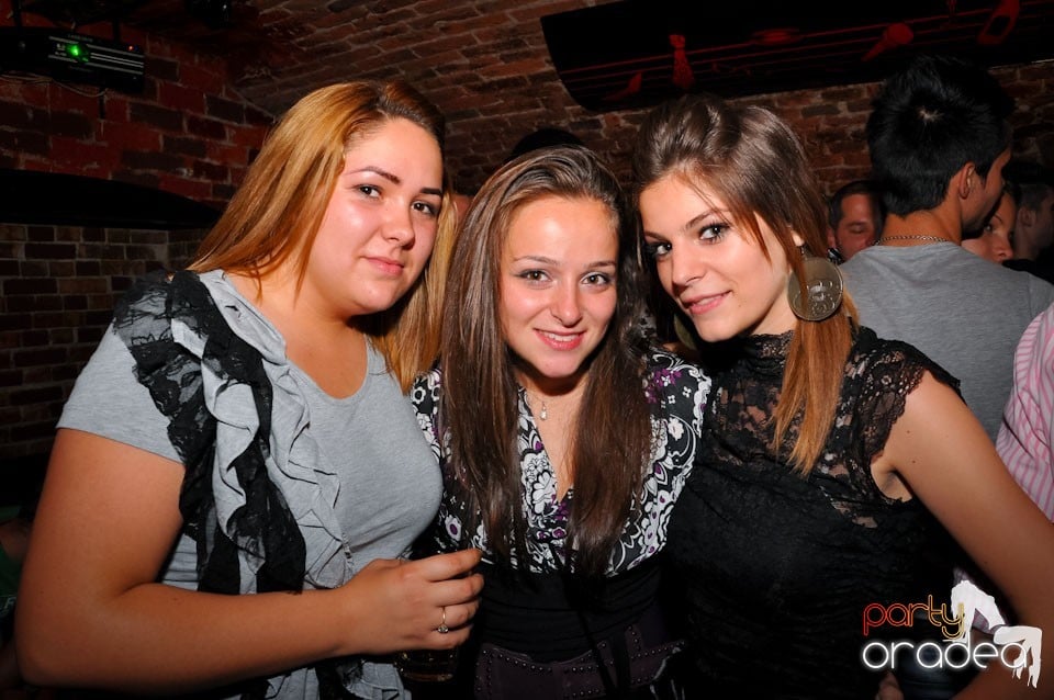 Dacă e joi, e party în Escape, 