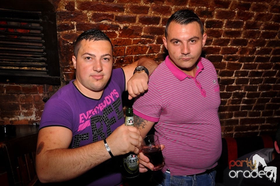 Dacă e joi, e party în Escape, 