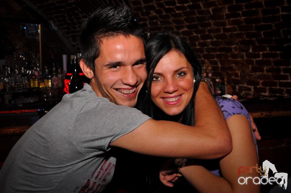 Dacă e joi, e party în Escape, 