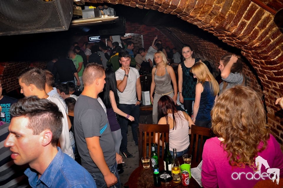 Dacă e joi, e party în Escape, 