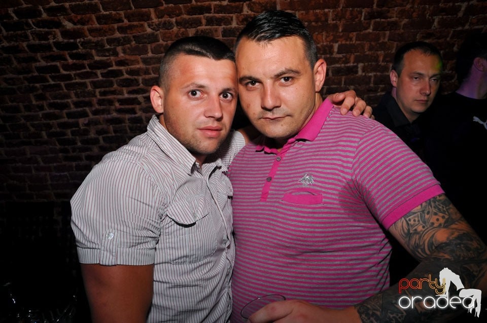 Dacă e joi, e party în Escape, 