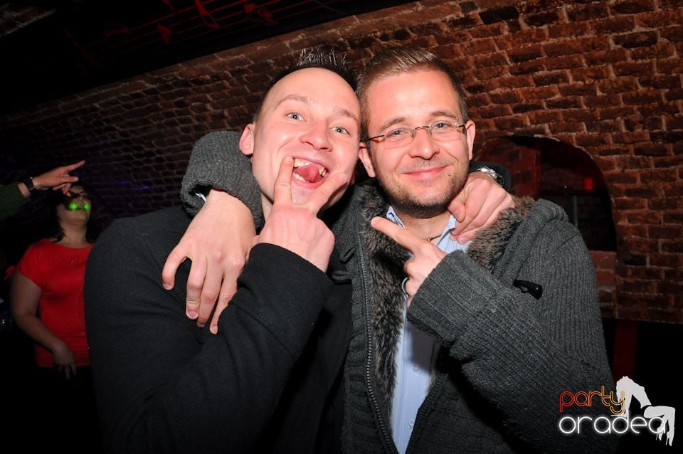 Dacă e joi, e party în Escape, 