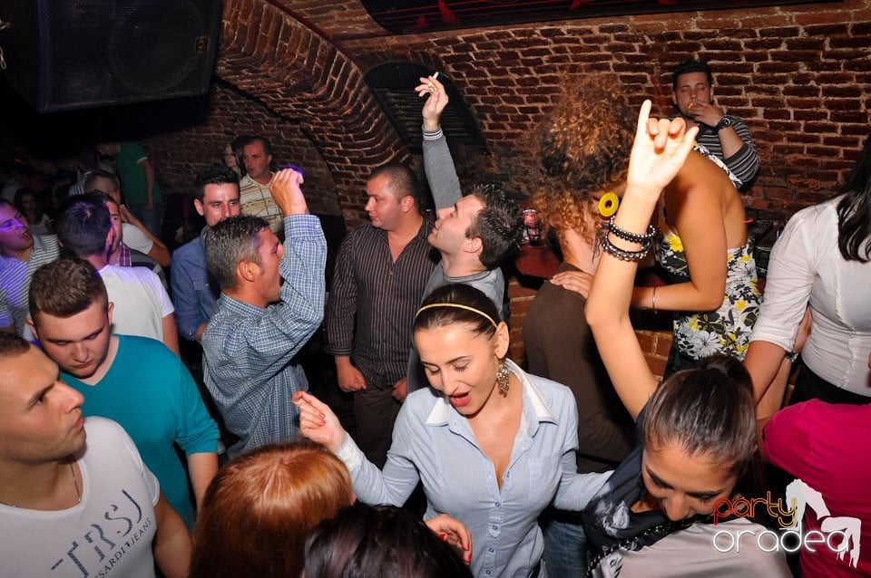 Dacă e joi, e party în Escape, 