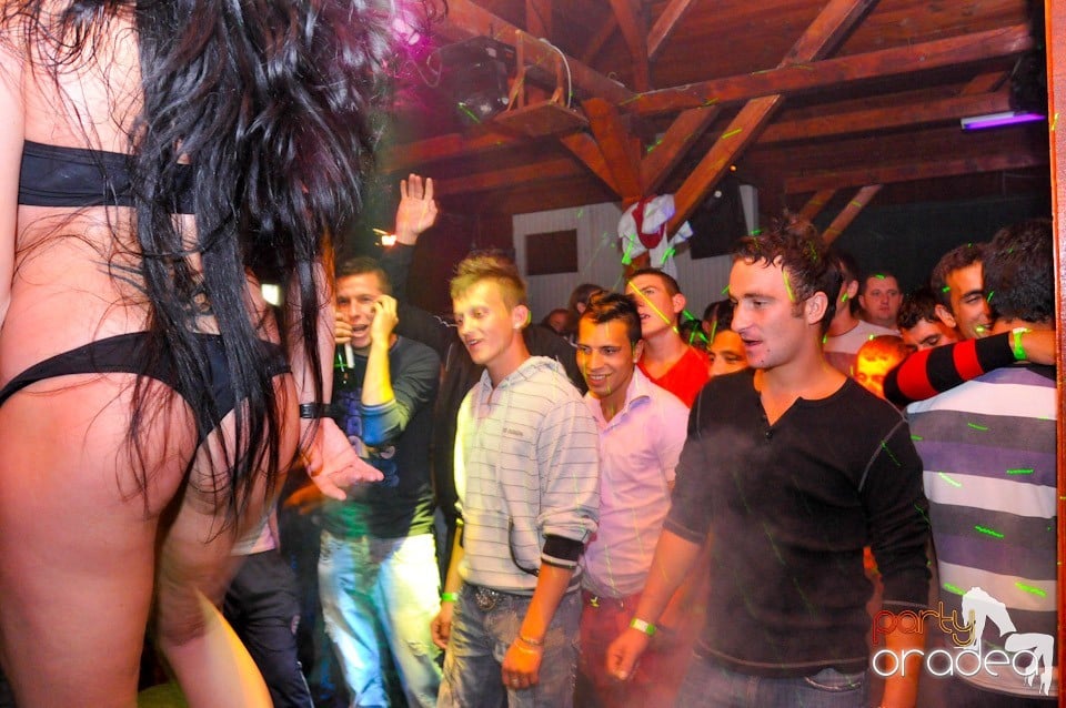 Dancer Girl Night în Disco Faház, 