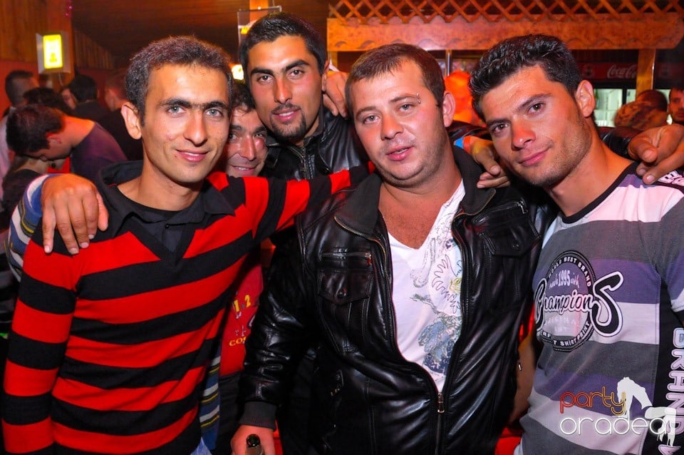 Dancer Girl Night în Disco Faház, 