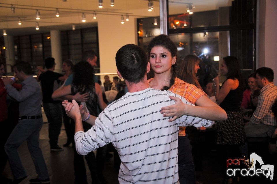 Dans, dans, dans în Blondy's, 