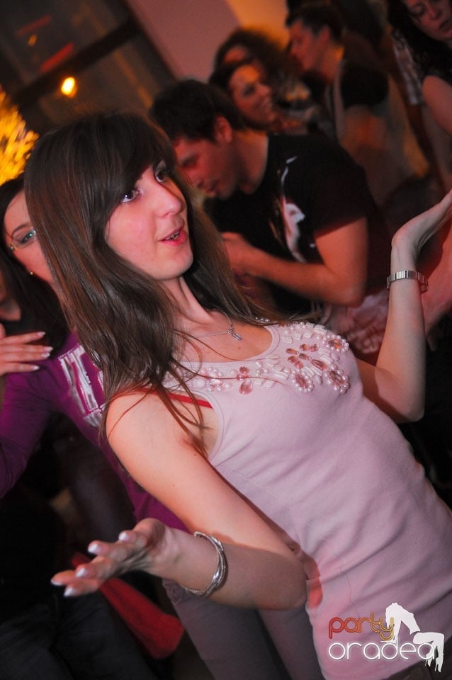 Dans, dans, dans în Blondy's, 