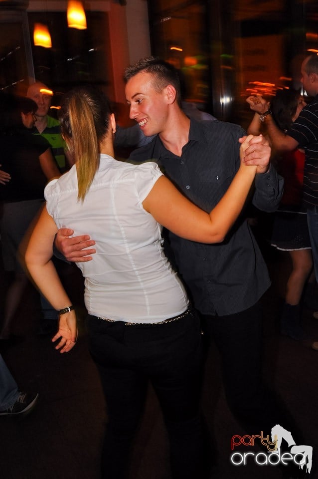 Dans în Blondy's Art Café, 