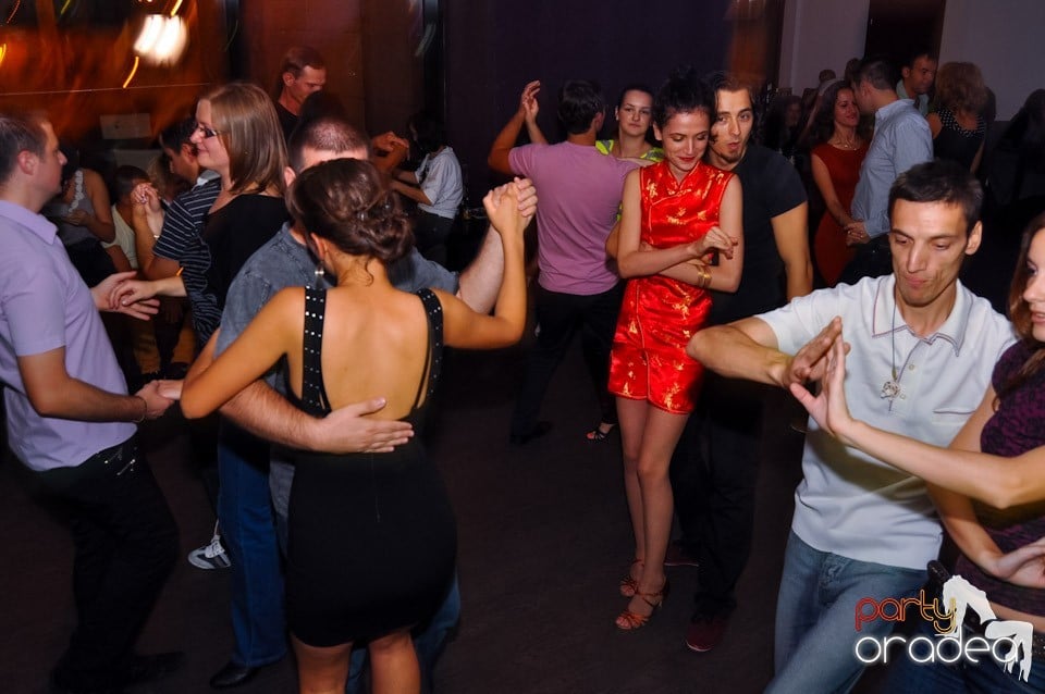 Dans în Blondy's Art Café, 