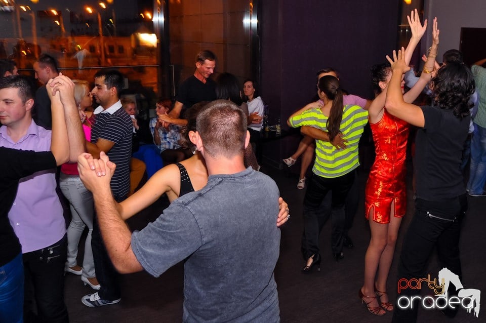 Dans în Blondy's Art Café, 