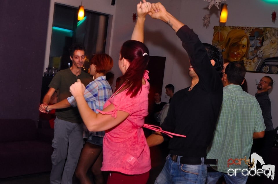 Dans în Blondy's Art Café, 