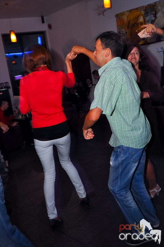 Dans în Blondy's Art Café, 