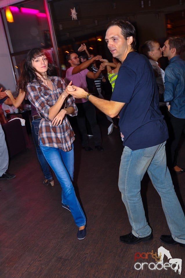 Dans în Blondy's Art Café, 