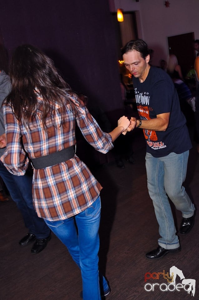 Dans în Blondy's Art Café, 