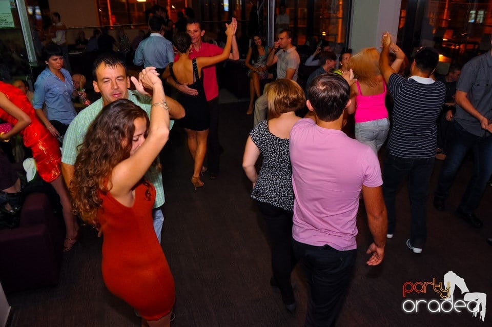 Dans în Blondy's Art Café, 