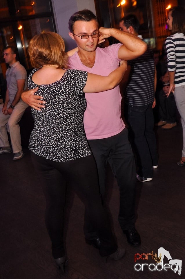 Dans în Blondy's Art Café, 