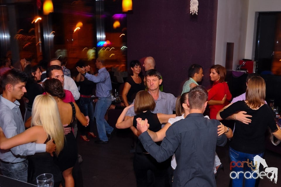 Dans în Blondy's Art Café, 