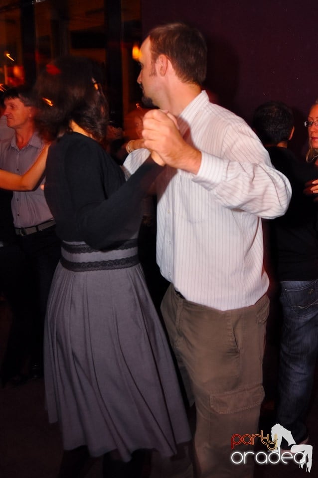 Dans în Blondy's Art Café, 