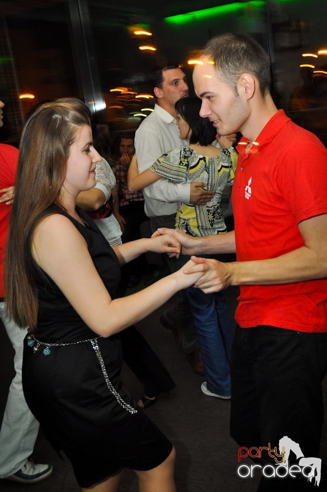 Dans şi distracţie în Blondy's Art Café, 