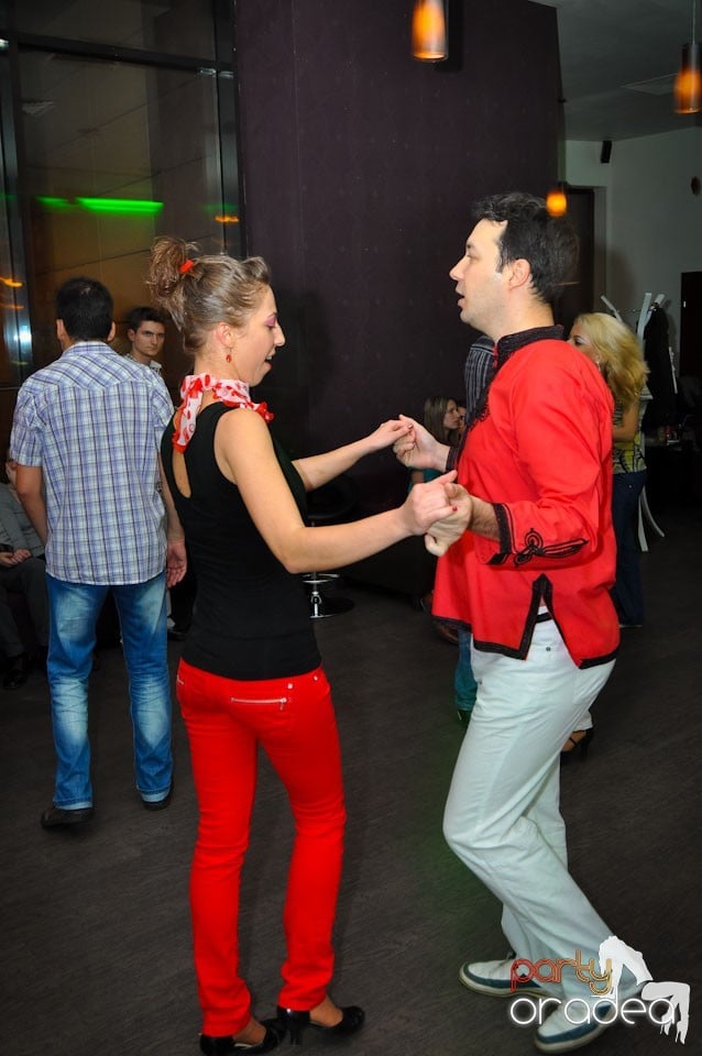 Dans şi distracţie în Blondy's Art Café, 