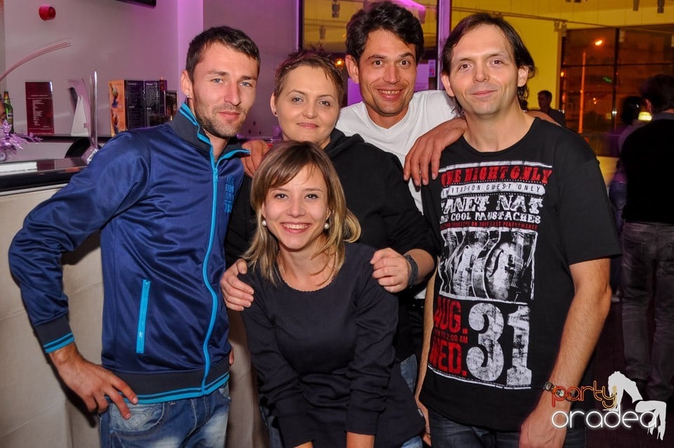 Dans şi distracţie în Blondy's Art Café, 