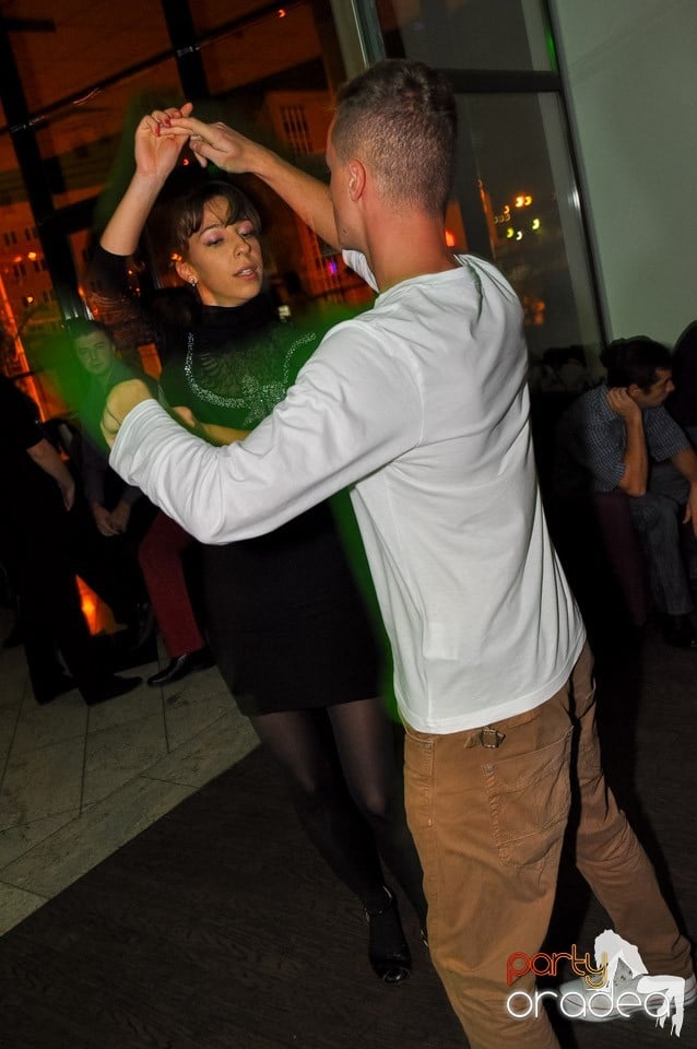 Dans şi distracţie în Blondy's Art Café, 