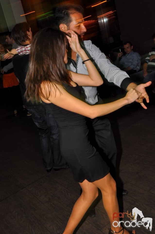 Dans şi distracţie în Blondy's Art Café, 