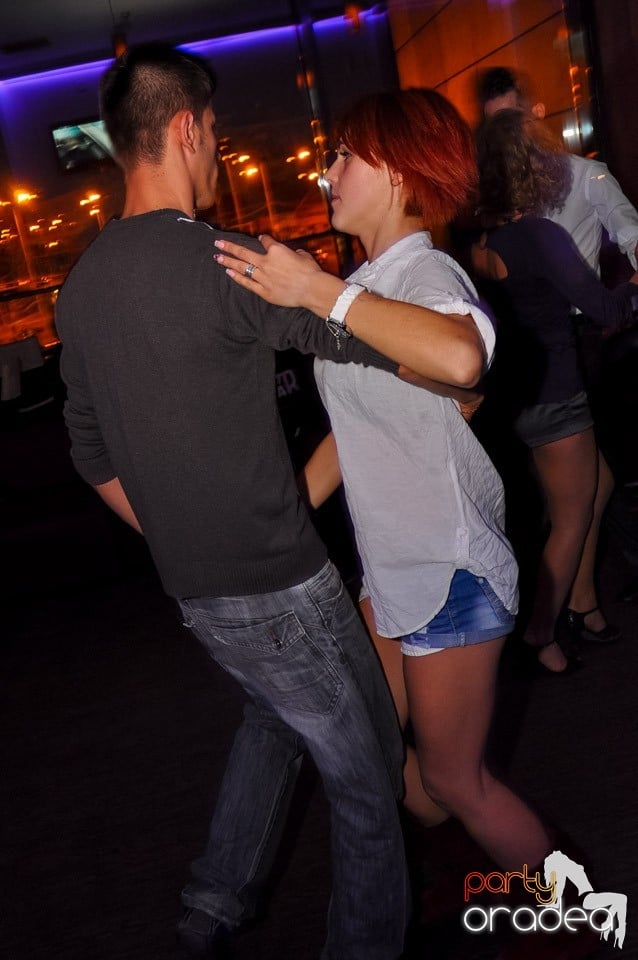 Dans şi distracţie în Blondy's Art Café, 