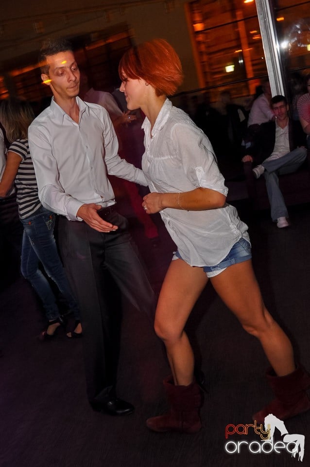 Dans şi distracţie în Blondy's Art Café, 