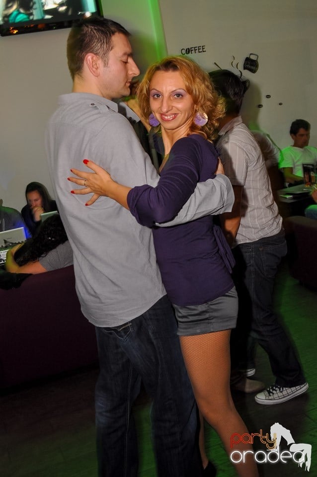 Dans şi distracţie în Blondy's Art Café, 