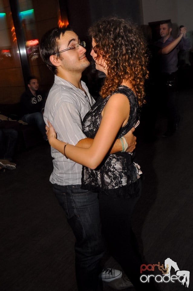 Dans şi distracţie în Blondy's Art Café, 