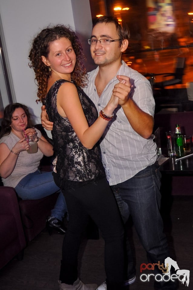 Dans şi distracţie în Blondy's Art Café, 