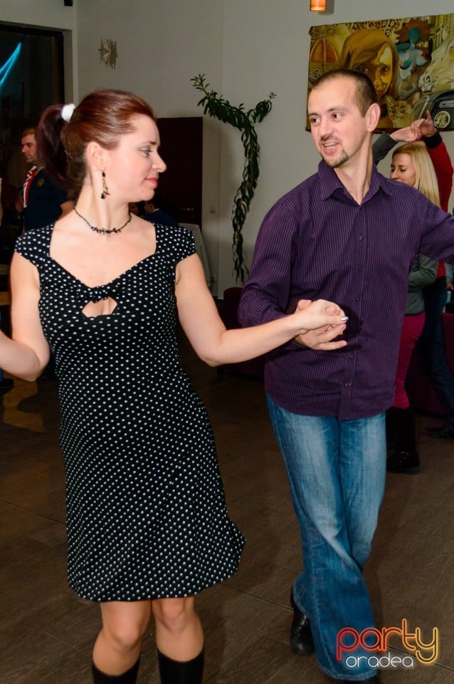 Dans şi distracţie în Blondy's Art Cafe, 