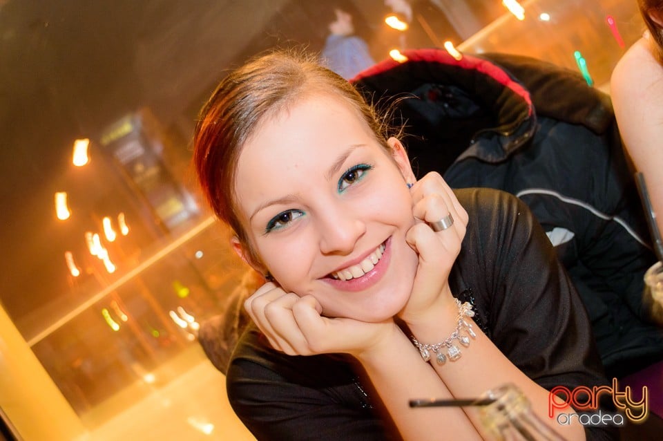 Dans şi distracţie în Blondy's Art Cafe, 