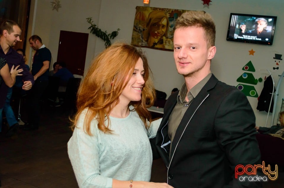 Dans şi distracţie în Blondy's Art Cafe, 