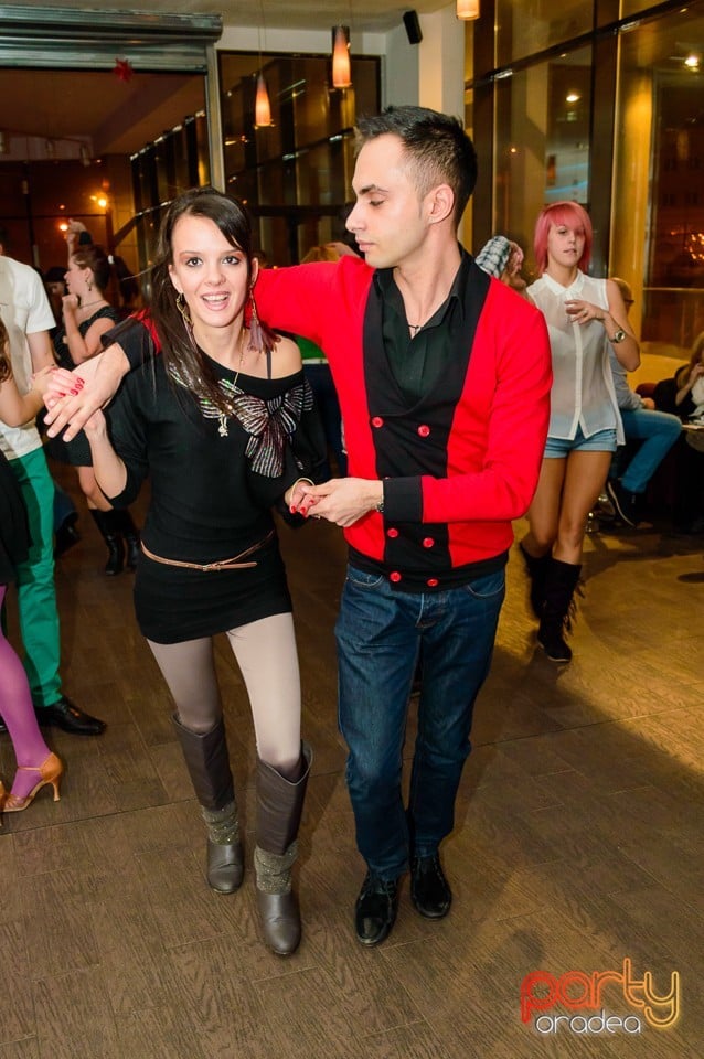 Dans şi distracţie în Blondy's Art Cafe, 