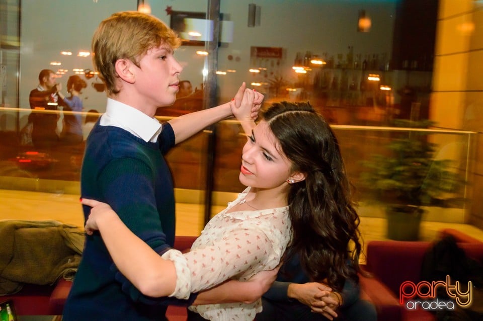 Dans şi distracţie în Blondy's Art Cafe, 