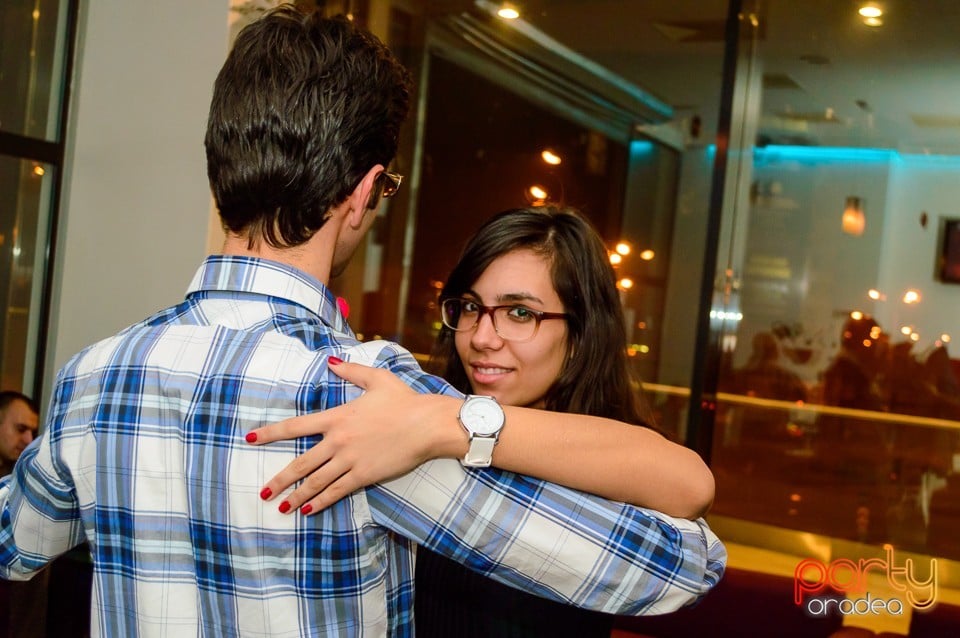 Dans şi distracţie în Blondy's Art Cafe, 