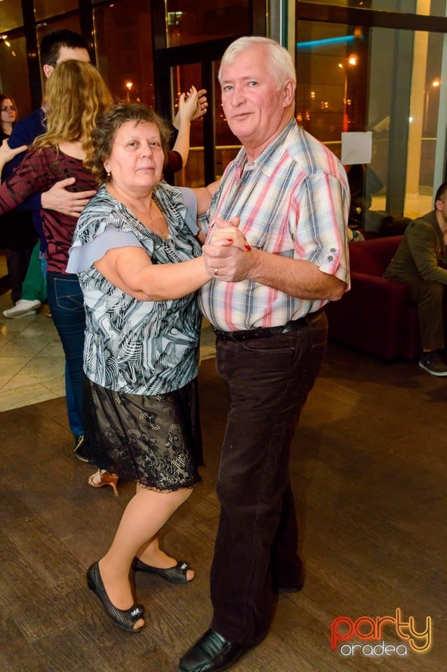 Dans şi distracţie în Blondy's Art Cafe, 