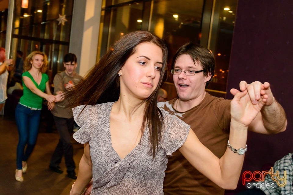 Dans şi distracţie în Blondy's Art Cafe, 