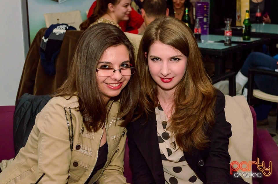 Dans şi distracţie în Blondy's Art Cafe, 