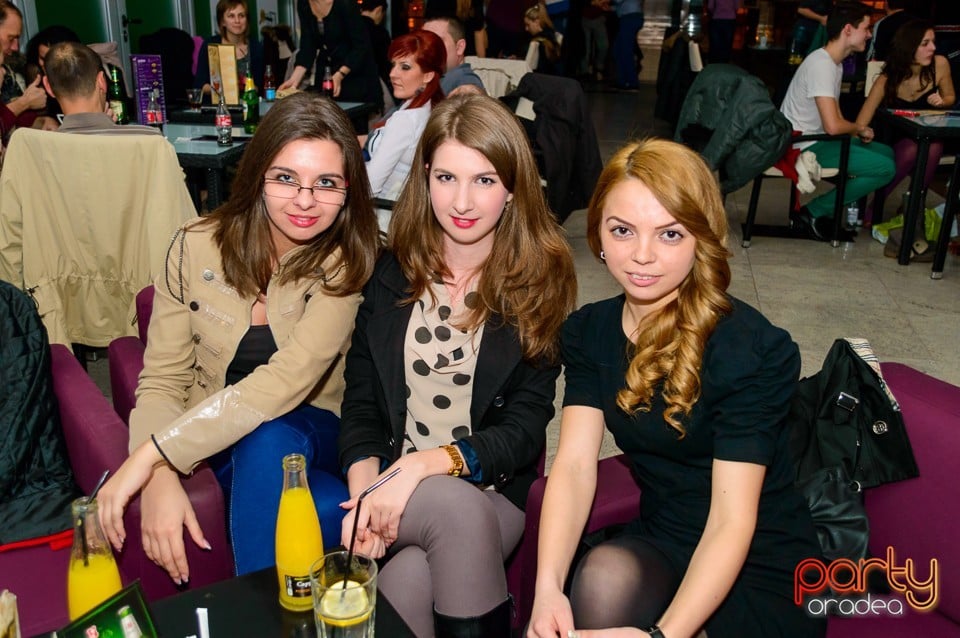 Dans şi distracţie în Blondy's Art Cafe, 