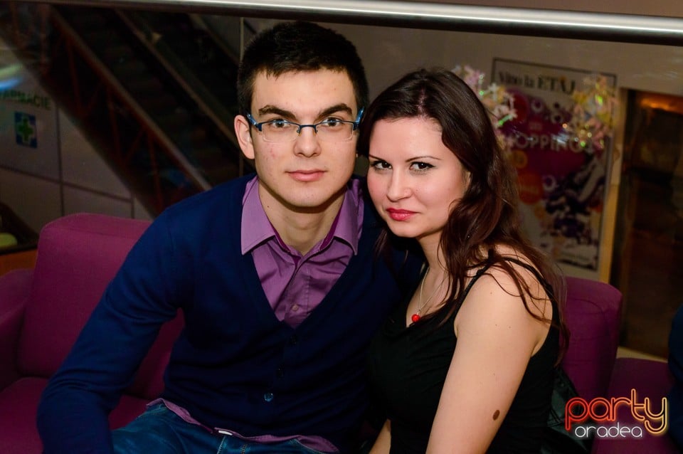 Dans şi distracţie în Blondy's Art Cafe, 