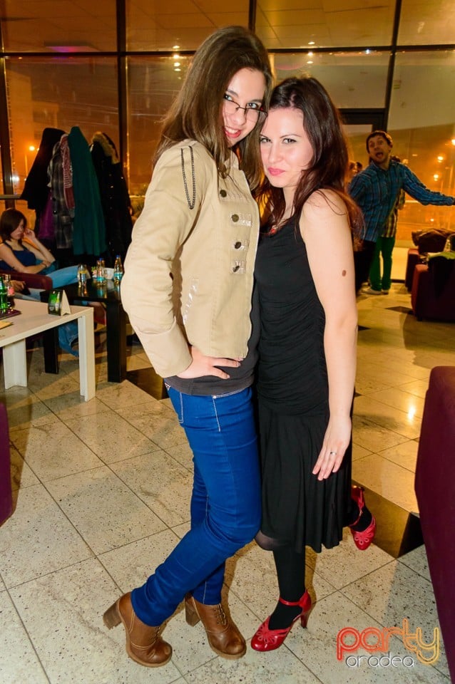 Dans şi distracţie în Blondy's Art Cafe, 